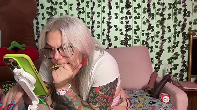 Sembang XXX Secara Langsung CherryBombBomb