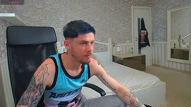 Chat XXX en directo de JonahShaw