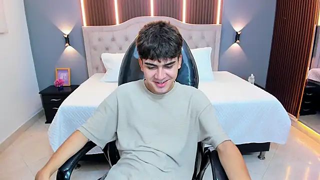 Tommy18__n Live XXX chat