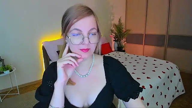 YourUniverser Adlı Modelin Canlı XXX Sohbeti