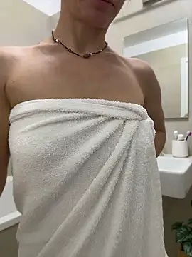 Mira_Luna Adlı Modelin Canlı XXX Sohbeti