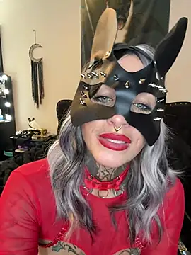 XXX chat uživo modela MaskedMamiXXX