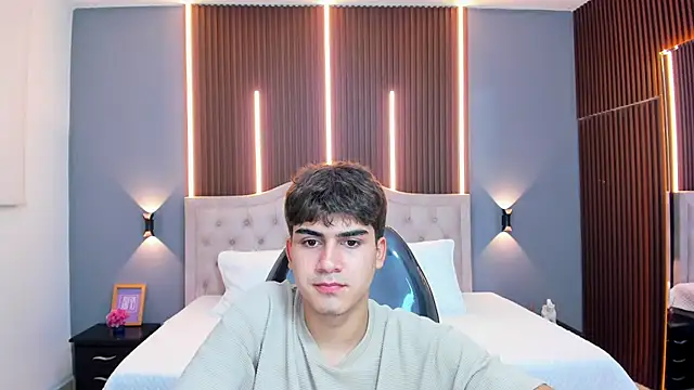 Chat XXX ao vivo de Tommy18__