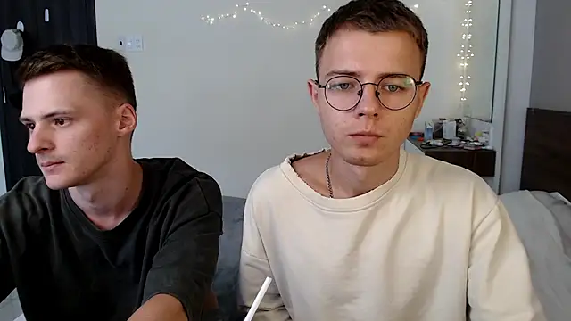 NikiKerryCum Pertunjukan Webcam