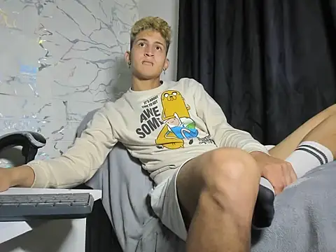 Chatroom XXX en direct de Ian_Savage