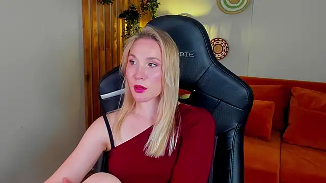 ElaraVoltage Chat XXX in diretta