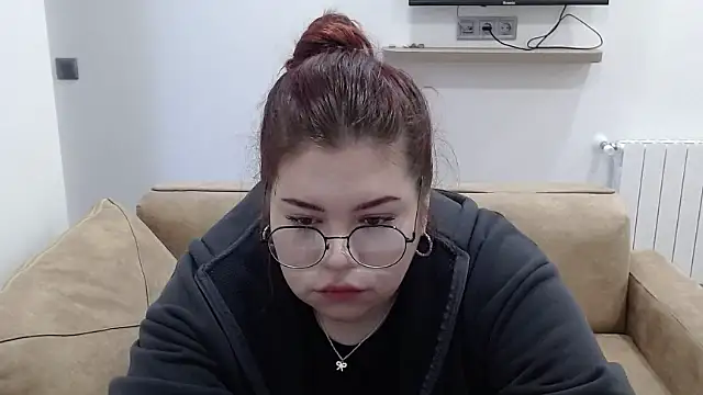Isabel_Graves Adlı Modelin Canlı XXX Sohbeti