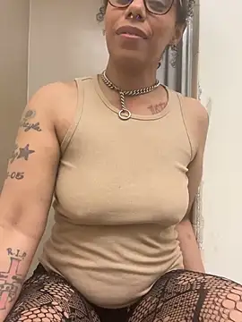 Desirae_Luciano Chat XXX in diretta