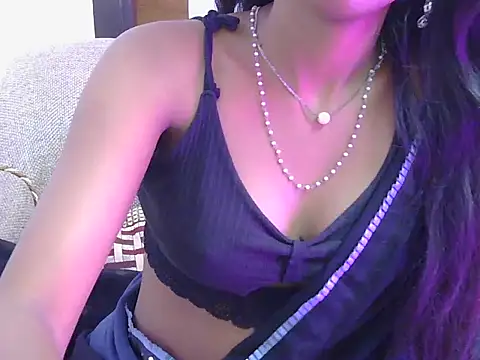 iliyana-20 Adlı Modelin Canlı XXX Sohbeti