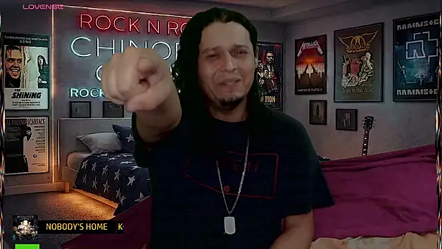 chino_roz Show in webcam