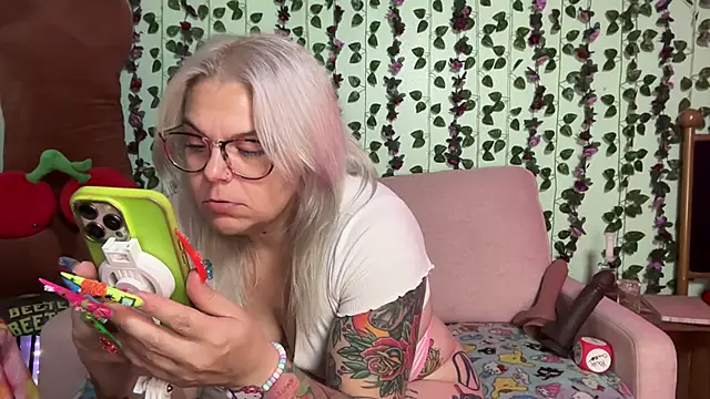 CherryBombBomb's Webcam Show