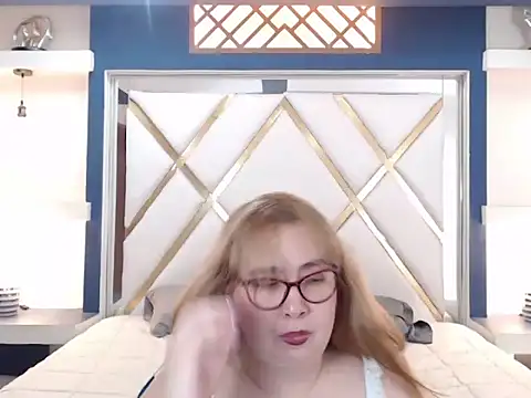 chloe_prg élő XXX-chatje