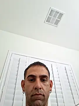 zanedeepgod: διαδικτυακό σόου στην κάμερα