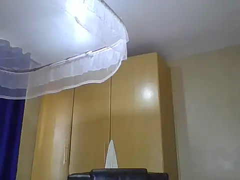 Chat +18 de queenbebony ao vivo