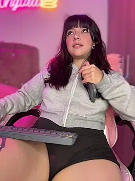 Živá chatovací místnost Yovng___Lau