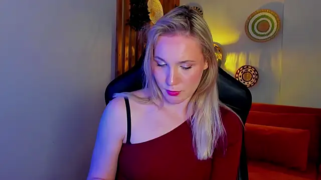 ElaraVoltage Chat XXX live