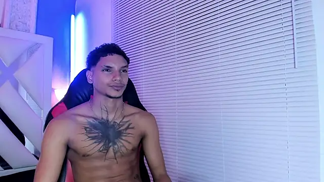 XXX chat uživo modela kai_storm77
