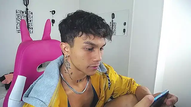 Leonard_Price Live XXX-chat