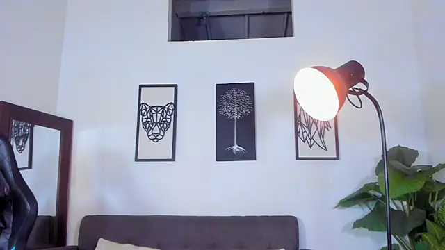 Justin_kingX7 élő XXX-chatje