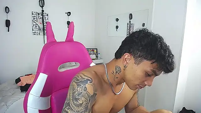 Leonard_Price Live XXX Chat