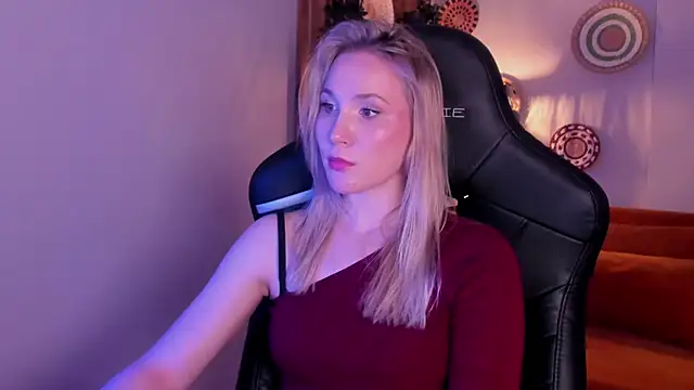 Chat XXX en directo de ElaraVoltage
