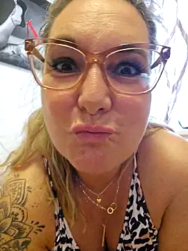 Sensual_Babsi Adlı Modelin Canlı XXX Sohbeti
