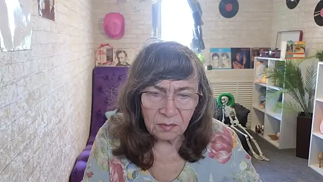 Živá chatovací místnost Betty_Brick