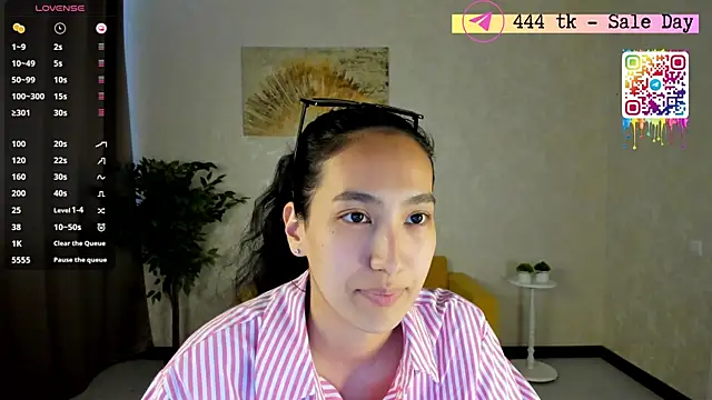 FlirtyAura's Live XXX Chat