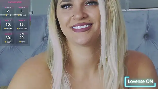 Lorehottie's Webcam Show