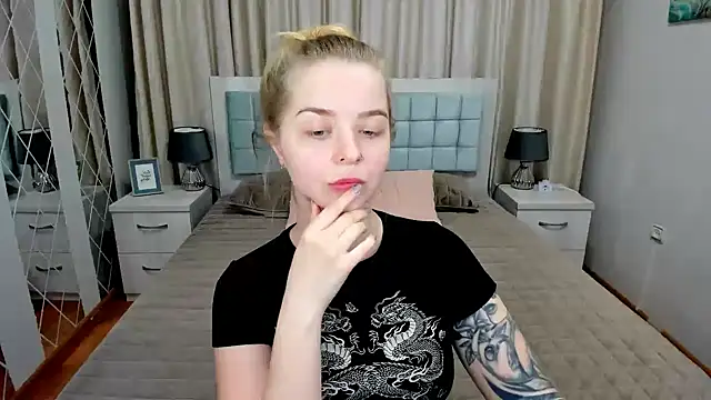 SirenaDoll Show in webcam