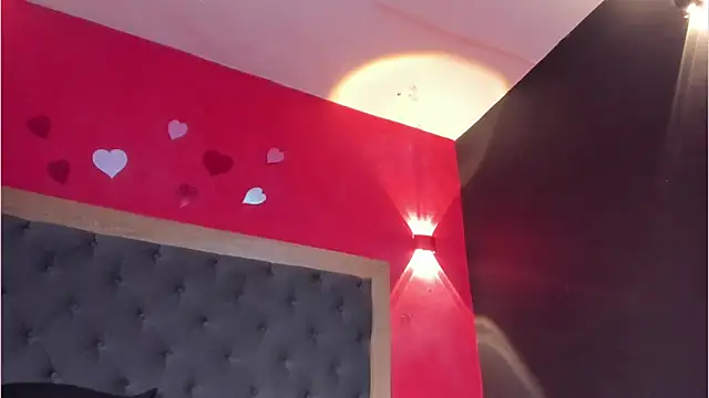 YayaHilton live XXX chat
