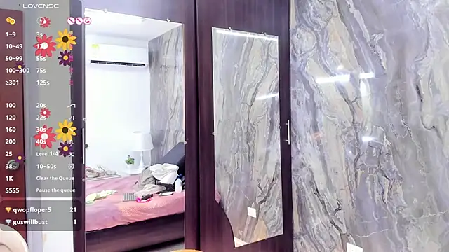Pertunjukan Kamera Web LauraSaenz01