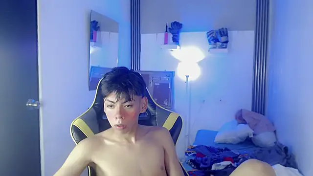 Pokazy przed kamerką – Liarr_