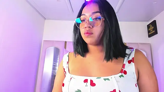 IsabellRodriguez18's Live XXX Chat