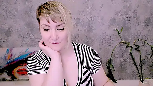 Djullia's Live XXX Chat