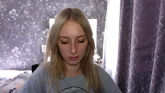 AliceTwinkle's Webcam Show