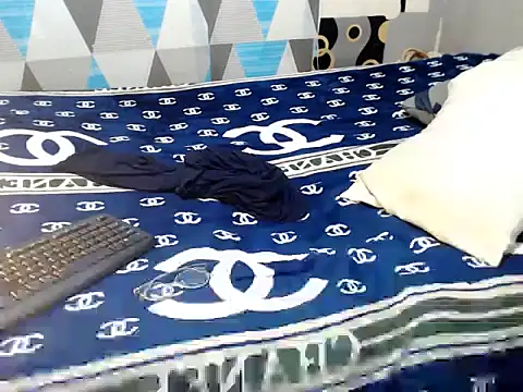 Trish_CurveCock Webcam Show