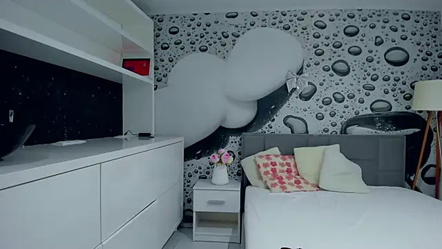AlmaFancy Adlı Modelin Canlı XXX Sohbeti