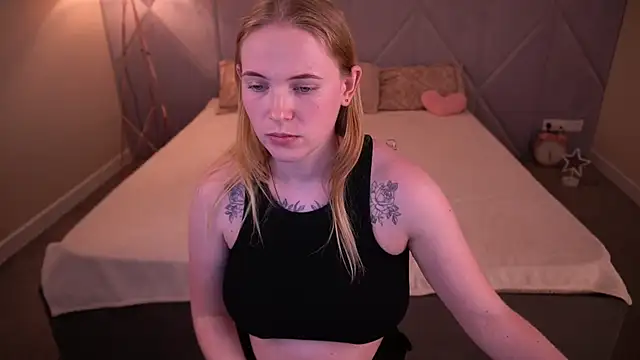 NikkyReyyy live XXX chat