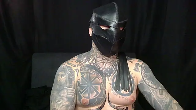 devilWithTats 网络视讯表演
