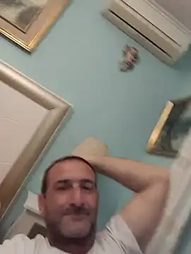 DanTrov79 Show in webcam