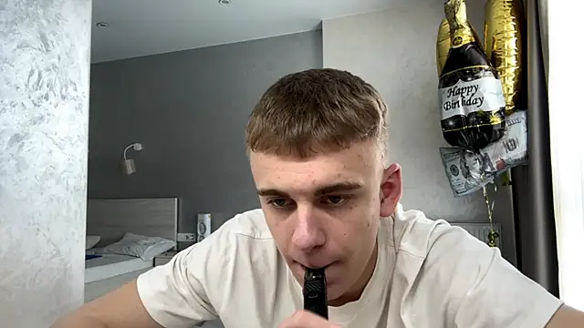 Show modela SoloFury na web-kameri