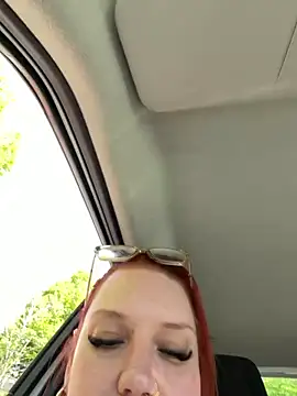 CurvyGirlMyla: διαδικτυακό σόου στην κάμερα