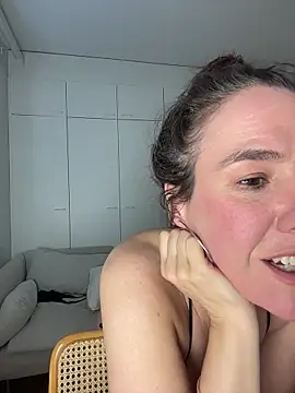 Chat +18 de MilkyHoneyLullabies ao vivo