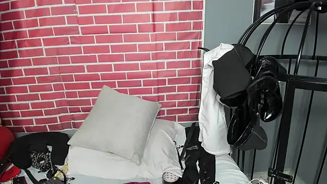 LiliThara Live XXX-chat