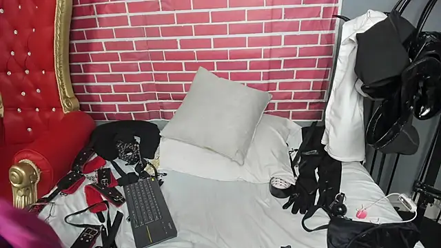 LiliThara's Webcam Show