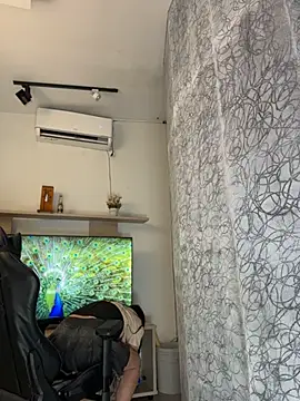 saracaball_ Show in webcam