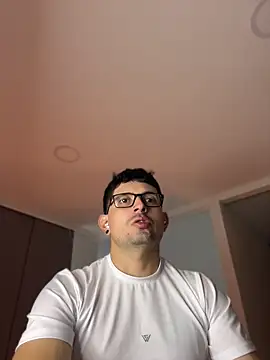 TroyeSavage élő XXX-chatje