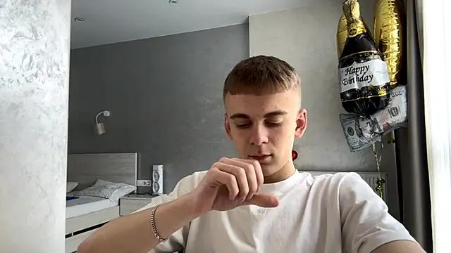 Show modela SoloFury na web-kameri
