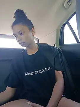Trashy33 Show in webcam